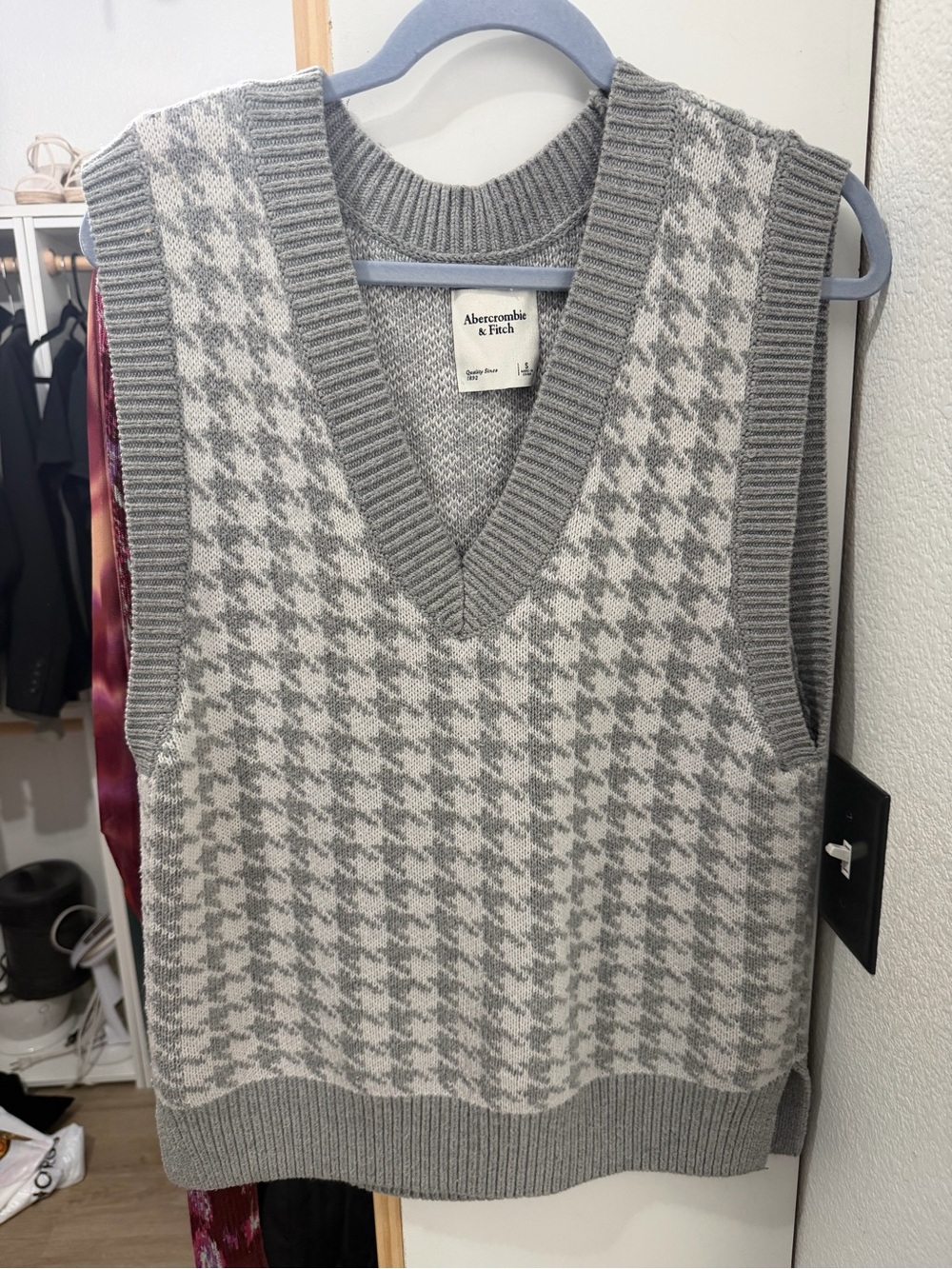 Abercrombie & Fitch oversized Houndstooth V-Neck Sweater Vest